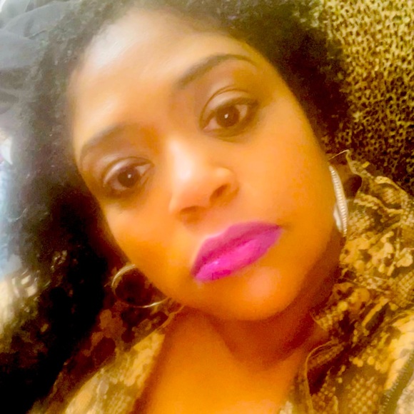 Meet your Posher, Debbie - Picture 1 of 2